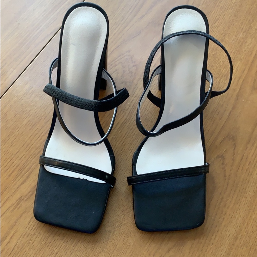 Black thin strap chunky heeled sandals size 8.5